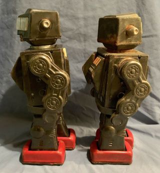 VINTAGE MADE IN JAPAN TIN FIGHTING SPACE MAN ROBOT BATTERY OPERATED PAIR 2