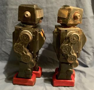 VINTAGE MADE IN JAPAN TIN FIGHTING SPACE MAN ROBOT BATTERY OPERATED PAIR 5