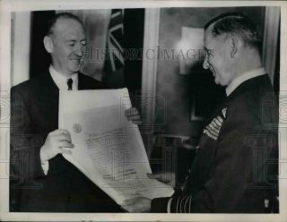 1949 Press Photo Lord Arthur Tedder Presented American Legion Scroll For Ww Ii