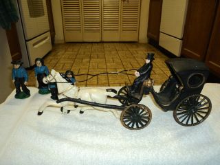 Vintage Amish Horse Drawn Carriage With Figurines.