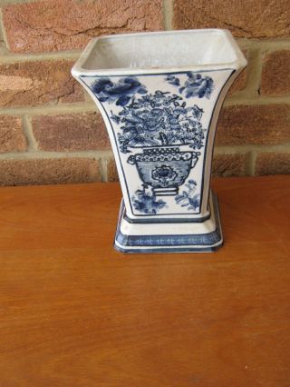 Chinese Crackle Glaze Blue/white Vase