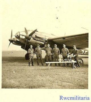 Best Wehrmacht Soldiers Posed W/ Luftwaffe Aircrew By Their He - 111 Bomber