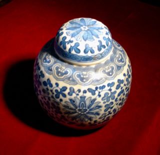 Chinese Export Blue & White Ginger Jar with Lid Porcelain Very Fine. 2