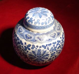 Chinese Export Blue & White Ginger Jar with Lid Porcelain Very Fine. 4