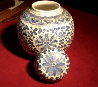 Chinese Export Blue & White Ginger Jar with Lid Porcelain Very Fine. 5