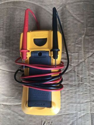 Fluke 117 Electrician ' s Digital Multimeter with Non - Contact Voltage 2