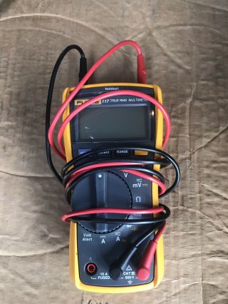 Fluke 117 Electrician ' s Digital Multimeter with Non - Contact Voltage 3