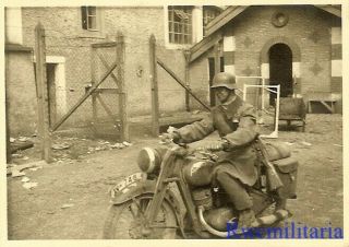 Awesome Wehrmacht Kradmelder W/ Rifle Posed On Motorcycle (iv - 7464)