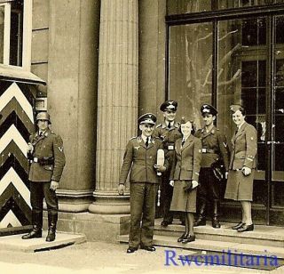 Rare: Female Luftwaffe Helferin Blitzmädel Girls Outside Hq Building