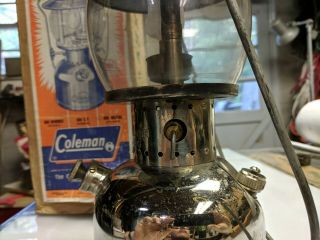 Vintage 1963 Coleman Model 249 Kerosene Lantern.  good. 4