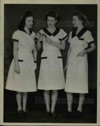 1943 Press Photo Patriotic Dresses For War Workers Being Modeled By Three Women