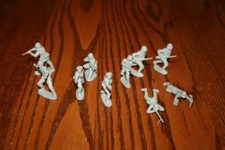 Set Of 10 Light Gray Wwii German Army Soldiers - Auburn Marx Mpc Payton Timmee