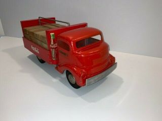 VTG.  1950 ' S SMITH - MILLER COCA COLA DELIVERY TRUCK W/ POP CASES all 6