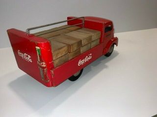 VTG.  1950 ' S SMITH - MILLER COCA COLA DELIVERY TRUCK W/ POP CASES all 7