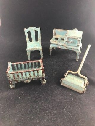 4 PC ANTIQUE DOLL HOUSE FURNITURE - CAST IRON - KIlgore? SALLY ANN SWEEPER 2