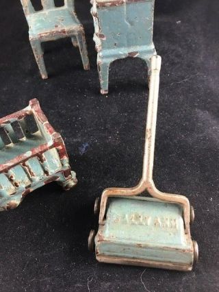 4 PC ANTIQUE DOLL HOUSE FURNITURE - CAST IRON - KIlgore? SALLY ANN SWEEPER 4