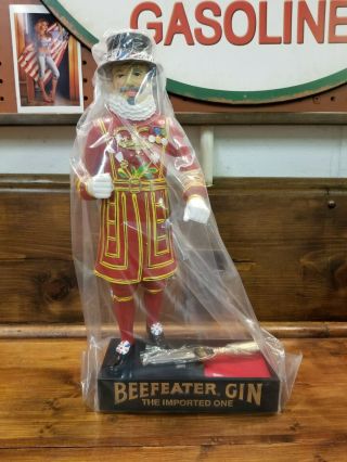Vintage " Beefeater Gin Statuette "