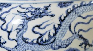 A Rare Chinese Blue and White Porcelain Jar 6