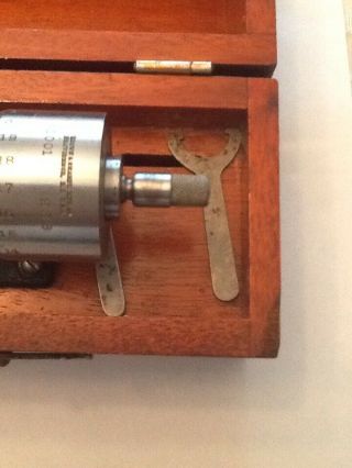 Vintage Brown & Sharpe No.  233 Bench Micrometer.  0001  