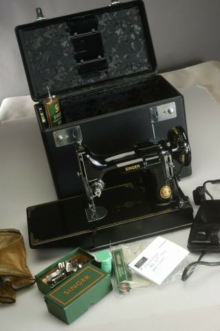 1952 Vintage Singer Featherweight 221k 1 Sewing Machine With Accessories & Case