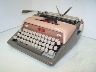 Antique 1960 Pink Royal Quiet DeLuxe Futura 800 Model Vintage Typewriter 4