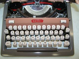 Antique 1960 Pink Royal Quiet DeLuxe Futura 800 Model Vintage Typewriter 5