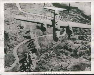 1944 Press Photo Obte,  Italy.  B - 25 Bomber Of Avenger Group Heads To Base