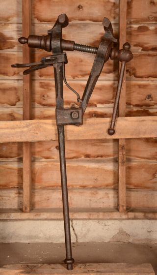 Antique Vtg Blacksmith Post Vise Tool 4 " Jaw 6 - 1/2 " Opening 50 Pounds