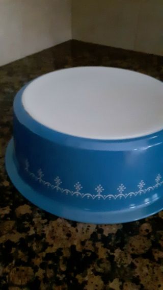 Vintage Pyrex Big Bertha Blue Snowflake Covered Casserole 4 Quart 664 2