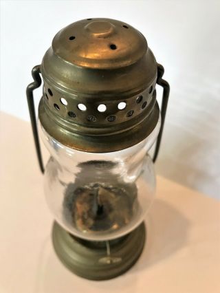 Vintage/ ANTIQUE Brass SKATER ' S OIL LANTERN WITH CLEAR GLASS GLOBE 2
