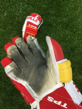 vintage LOUISVILLE TPS hockey gloves - leather - Calgary Flames retro colors NHL 5