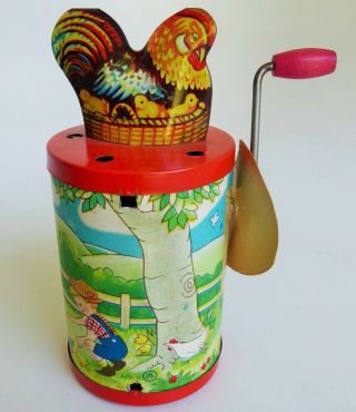 Japan Made Vintage Clucking Hen Hand Crank Mechanism Tin Lithographed Toy 4.  5 "