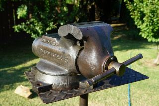 VINTAGE TASKMASTER 5  JAW BENCH VISE W/ SWIVEL BASE - Similar to Wilton Cadet 5