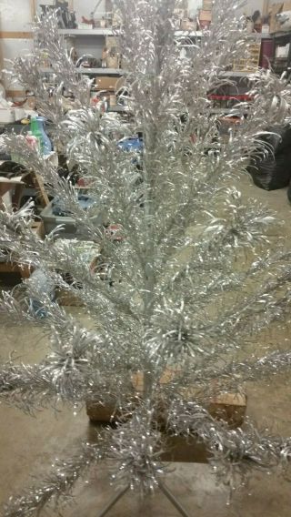 Vintage 6 ' (Aluminum Specialty) Christmas Tree 43 Branches W/2 Extra Manitowoc Wi. 3