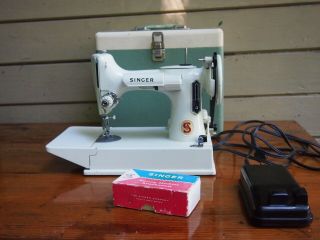 Vtg 1963 Singer Featherweight 221k Sewing Machine W/ Case And Foot Controller