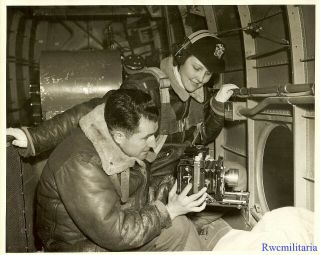 Org.  Photo: Female Us Navy Wave Girl Being Training In Aerial Photography (2)
