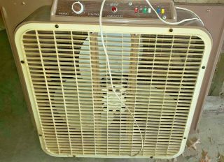 Vintage Lakewood Thermo Deluxe Window Fan Reversible In/Out Temp Control 2