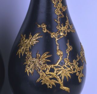 A LARGE FOOCHOW LACQUER VASES WITH RAISED GILDED DECORATION 4