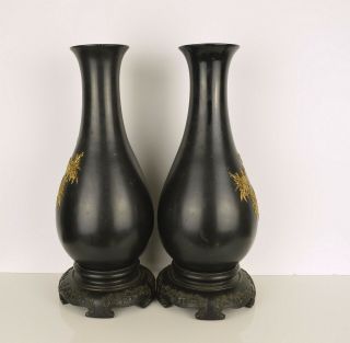 A LARGE FOOCHOW LACQUER VASES WITH RAISED GILDED DECORATION 8