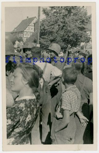 Wwii Us Gi Photo - 18th Infantry Regiment Gi W/ Big Red One On Helmets - Top