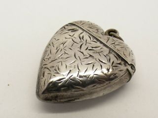 Antique sterling silver heart shaped vesta case - 1899. 3