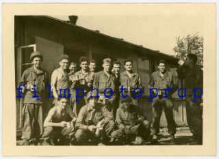 Wwii Us Gi Photo - 18th Infantry Regiment Gis By Barracks Scheinfeld - All Id 