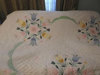 VINTAGE HAND QUILTED QUILT WITH APPLIQUED FLOWERS 78X86 IN.  PASTEL FLOWERS 4