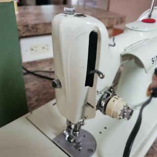 White Vintage Singer Featherweight 221 K Sewing Machine With Case And Foot Pedal 10