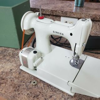 White Vintage Singer Featherweight 221 K Sewing Machine With Case And Foot Pedal