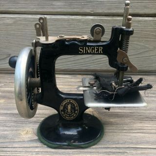 Vintage Antique Hand Crank Sewing Machine Marked 29945 Box Bluebusdave