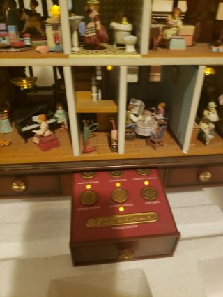 Vintage pre owned Enesco Victorian Vignette Multi Action Lighted Dollhouse 6