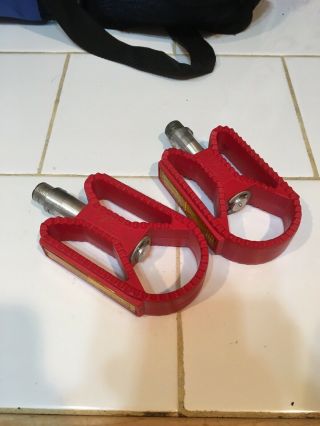 Old School 1980s Rare Vintage Bmx Red Hare Pedals.