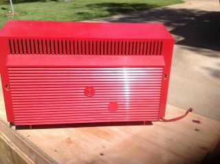 GE atomic symbol vintage kitchen radio.  Red case off white front 2