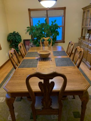 Oak Dining Room Set - Vintage Heritage Style - Table,  Chairs And Matching Hutch